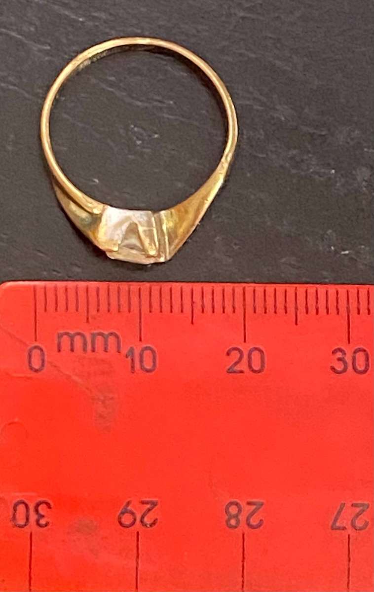 9ct Yellow gold and Cubic Zirconia solitaire Ring