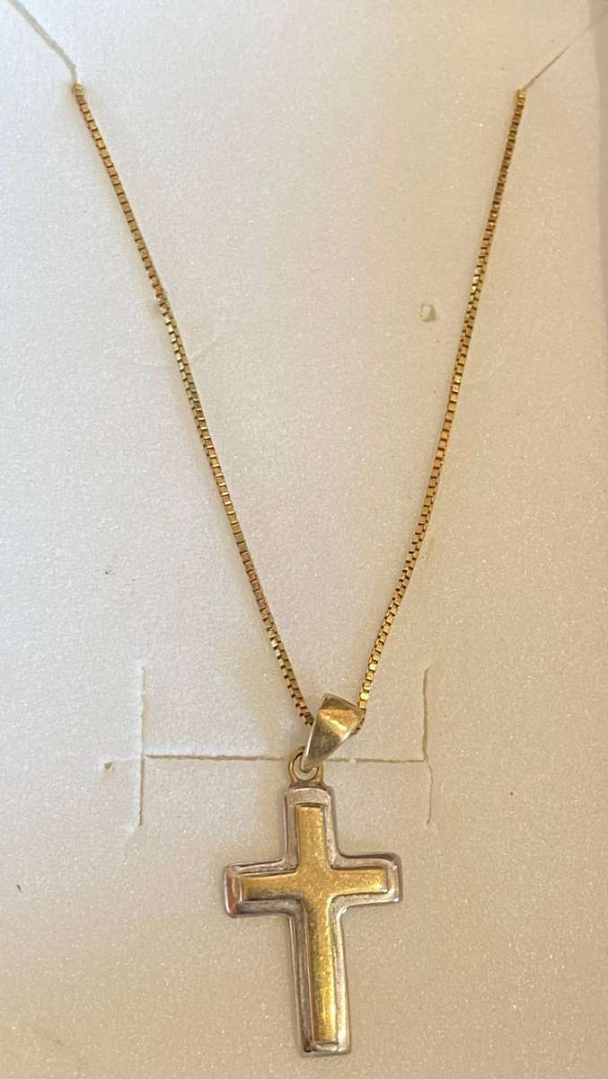 Stunning dainty 9ct gold necklace and cross pendant