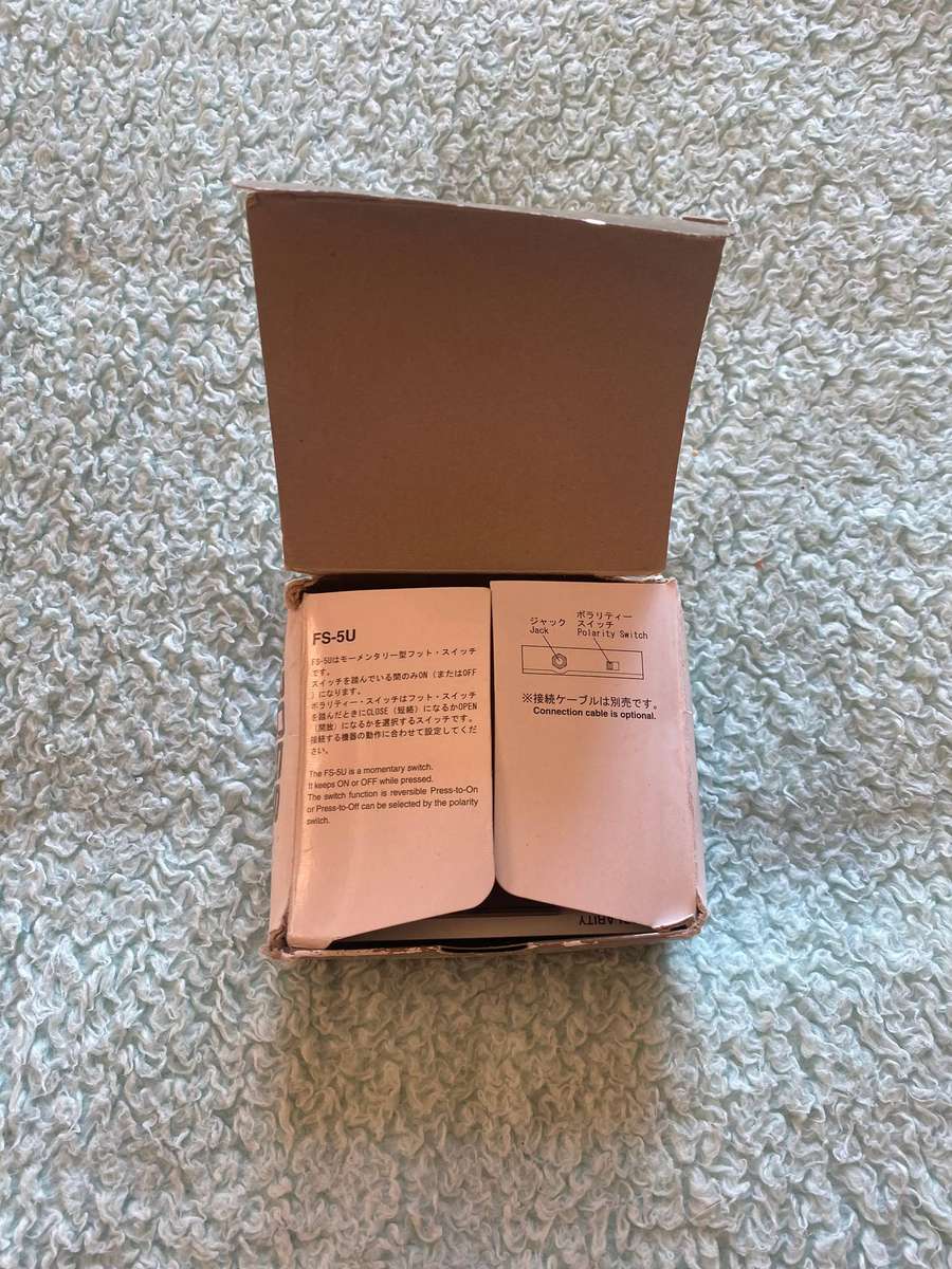 Boss FS-5U guitar foot pedal  in box