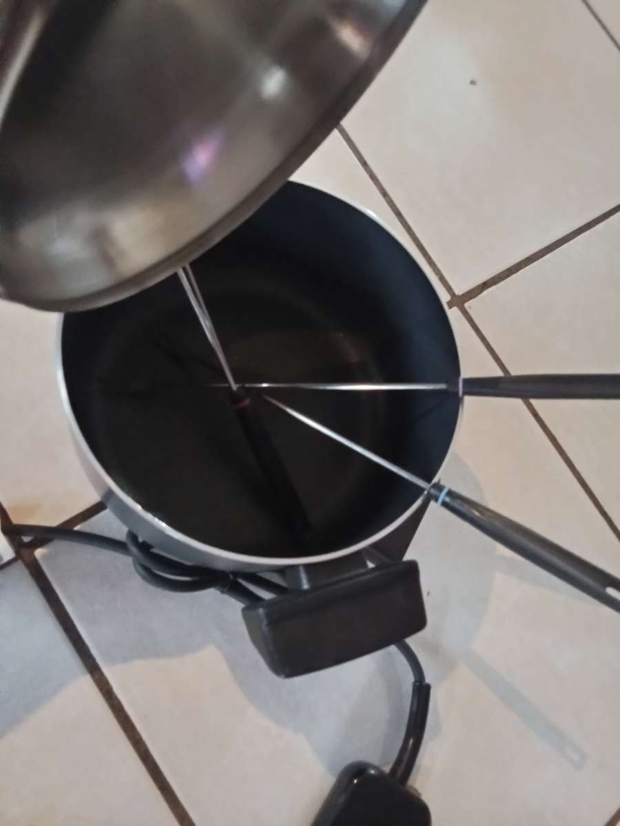 New Matsui Fondue Set with Stainless  Steel Lid