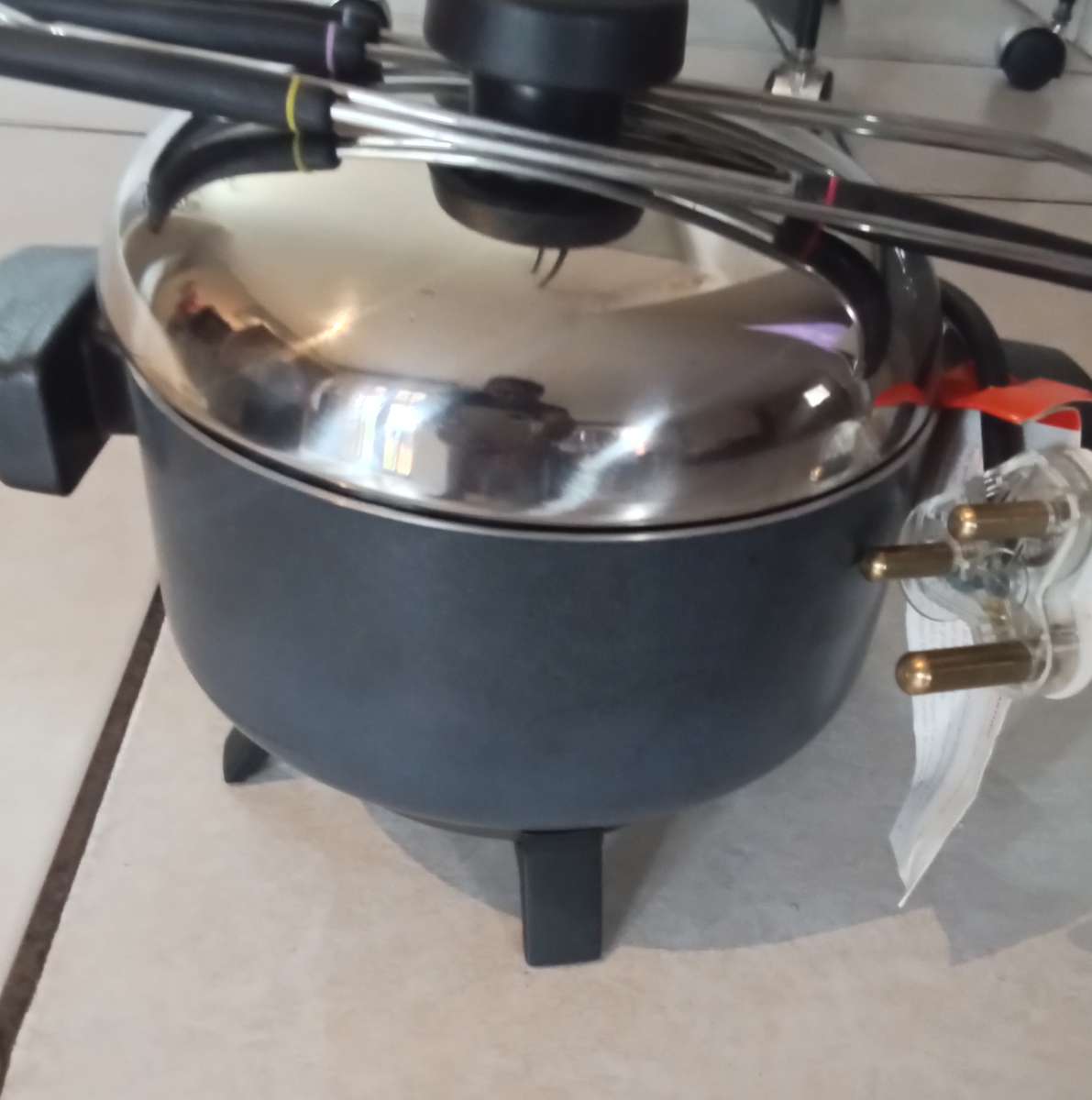 New Matsui Fondue Set with Stainless  Steel Lid