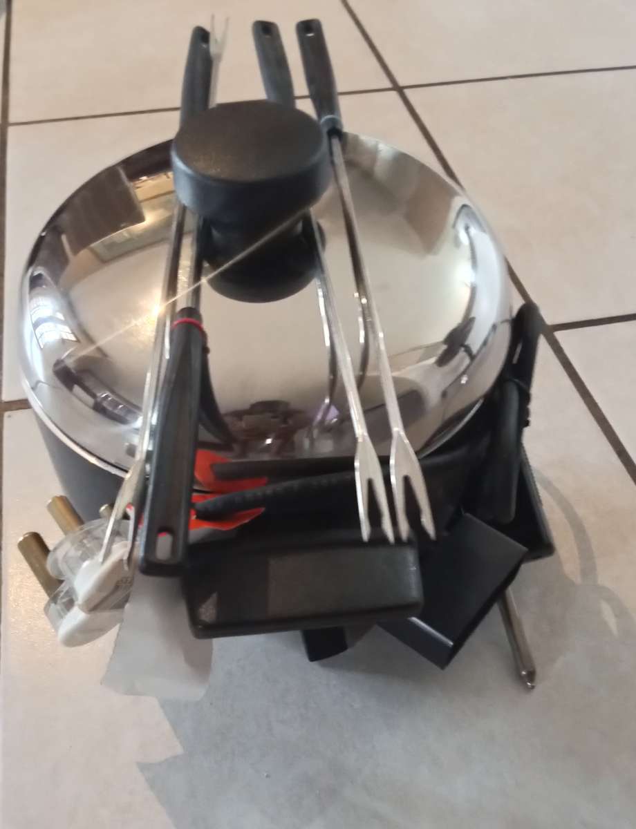 New Matsui Fondue Set with Stainless  Steel Lid