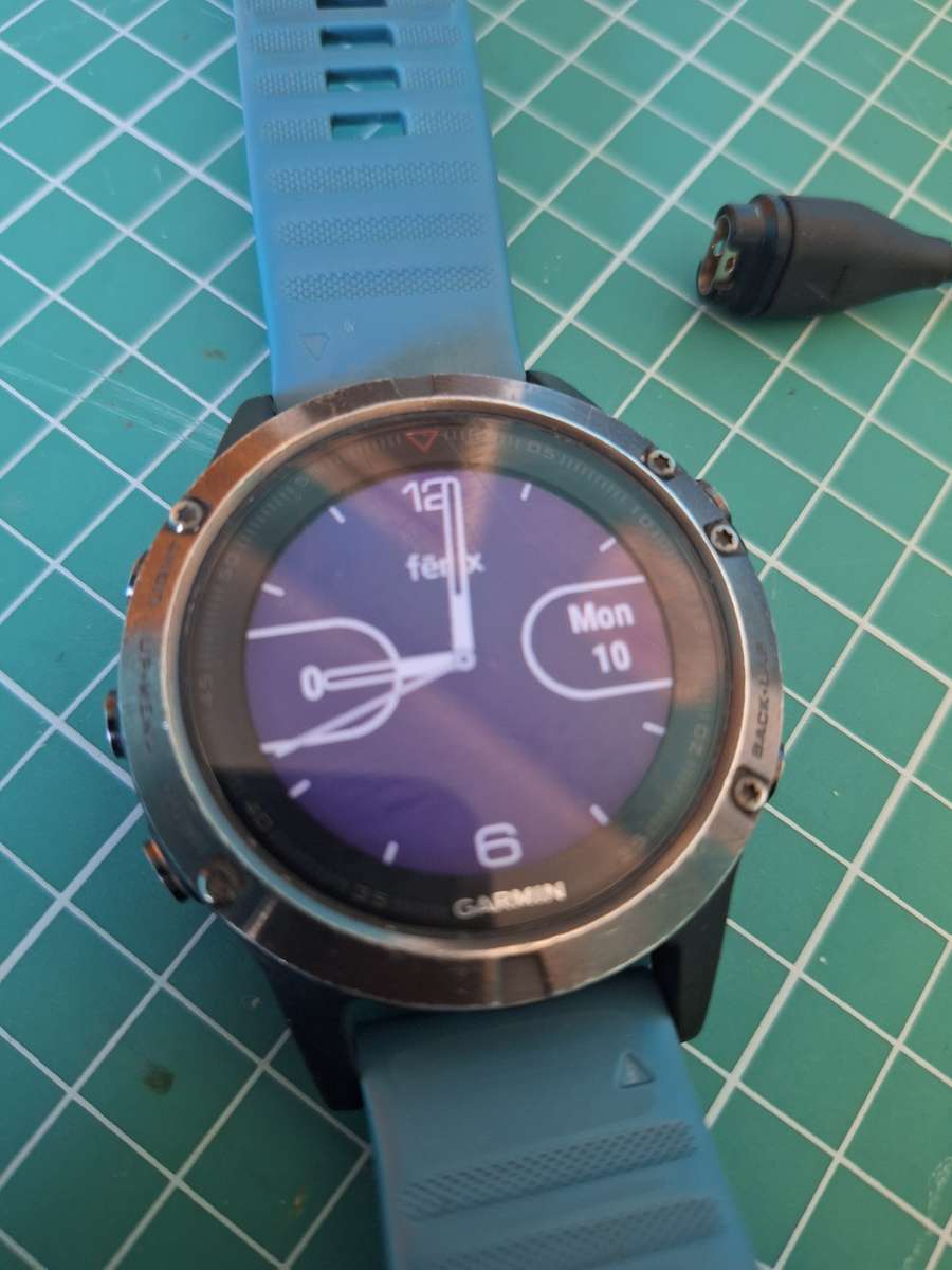 Garmin Fenix 5 - Multisport GPS Watch for Sport, Adventure and Style