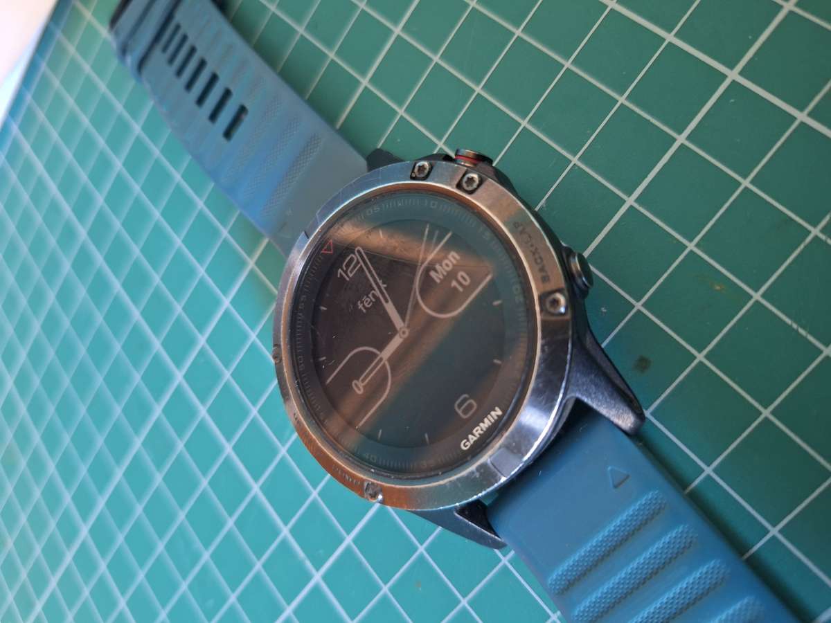 Garmin Fenix 5 - Multisport GPS Watch for Sport, Adventure and Style