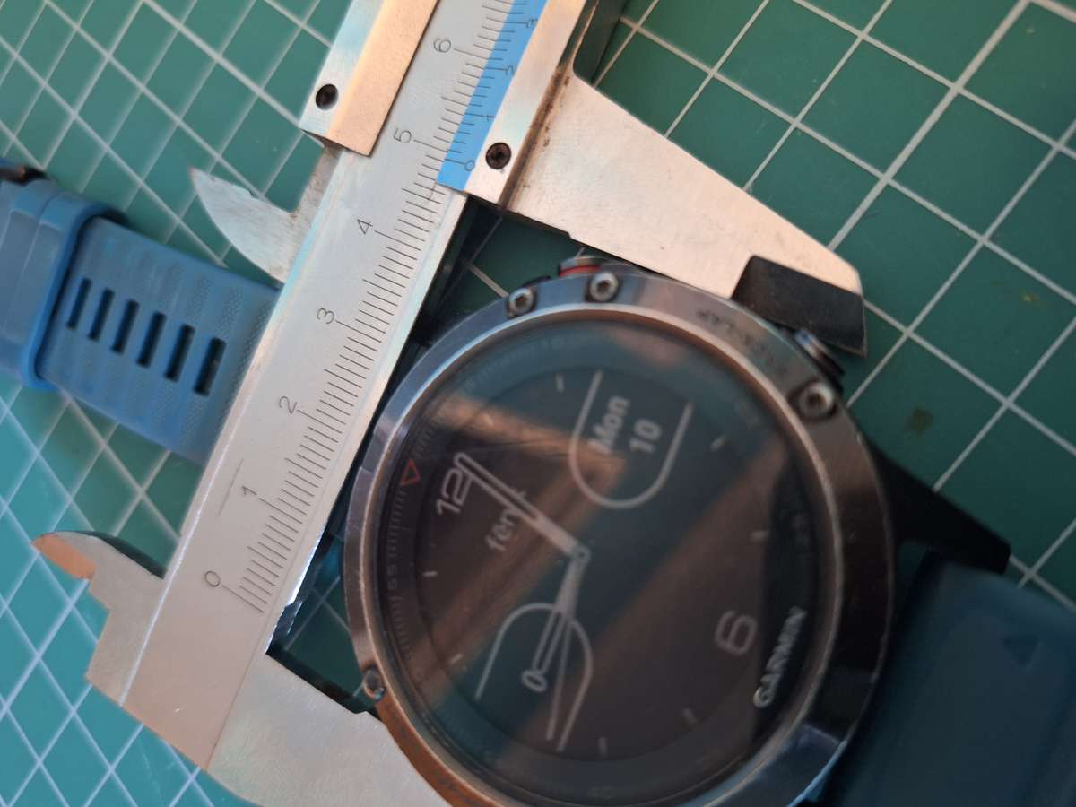 Garmin Fenix 5 - Multisport GPS Watch for Sport, Adventure and Style