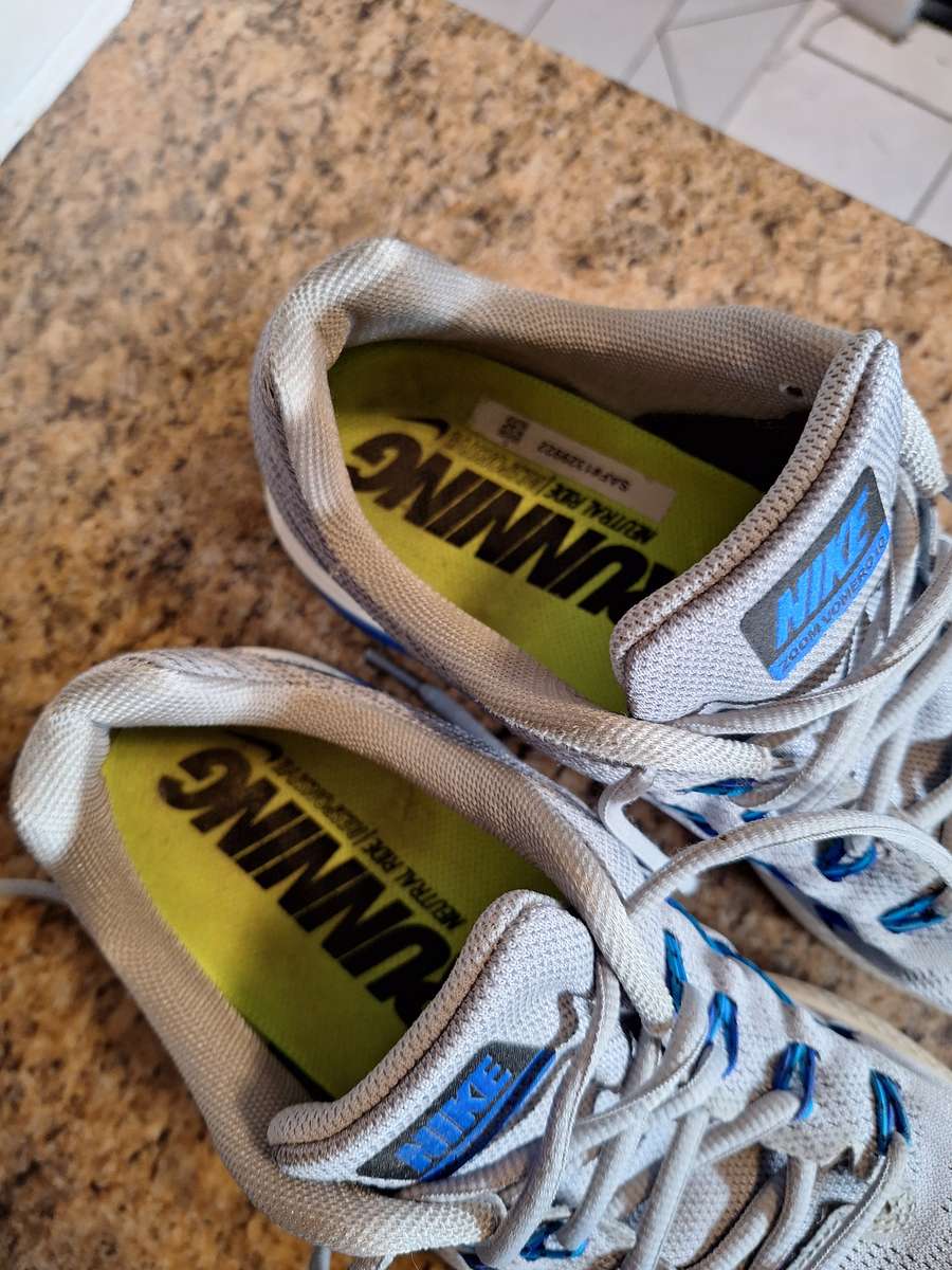 Nike Air Zoom Vomero 10 running shoes - UK9/US10