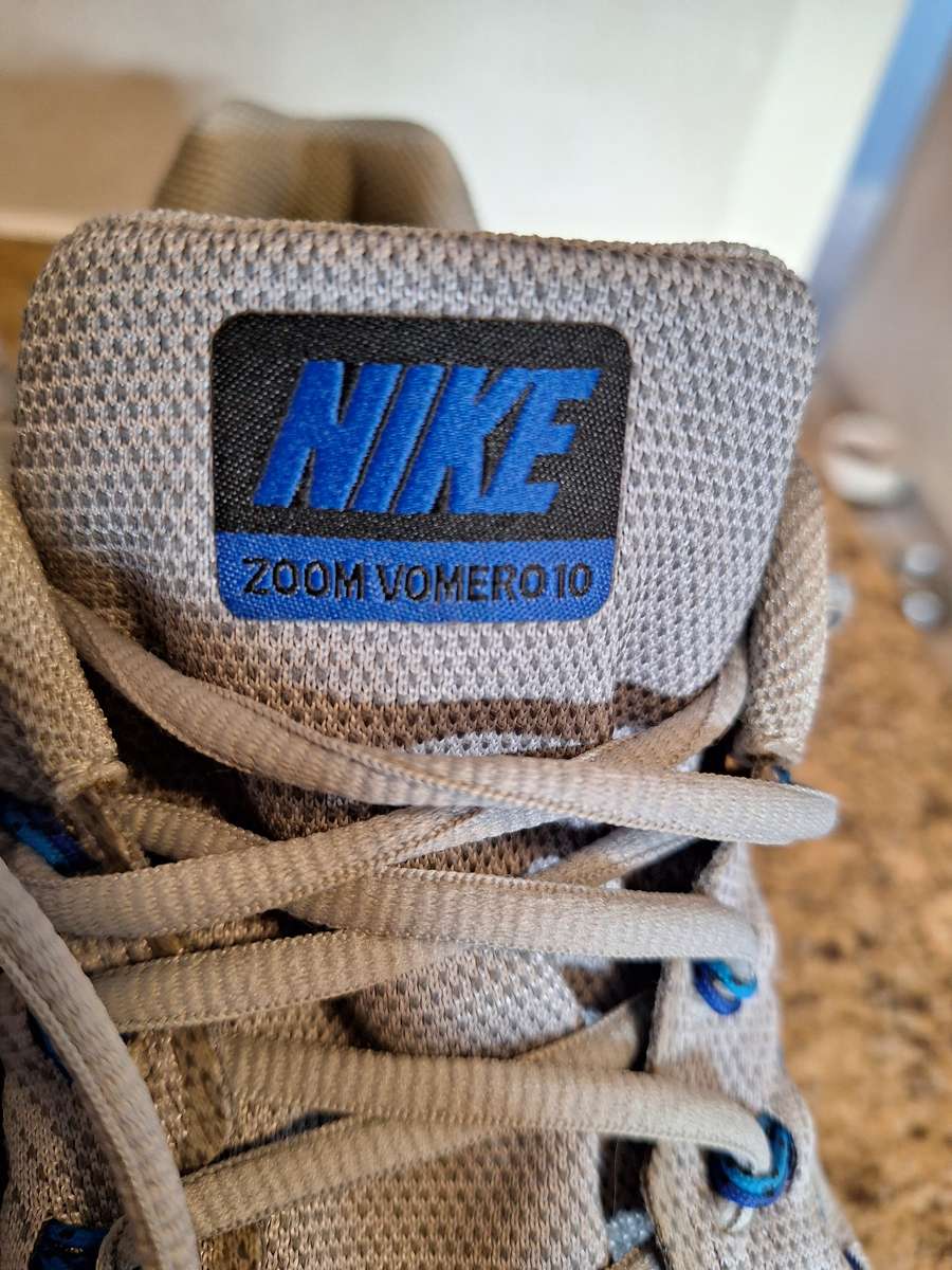 Nike Air Zoom Vomero 10 running shoes - UK9/US10