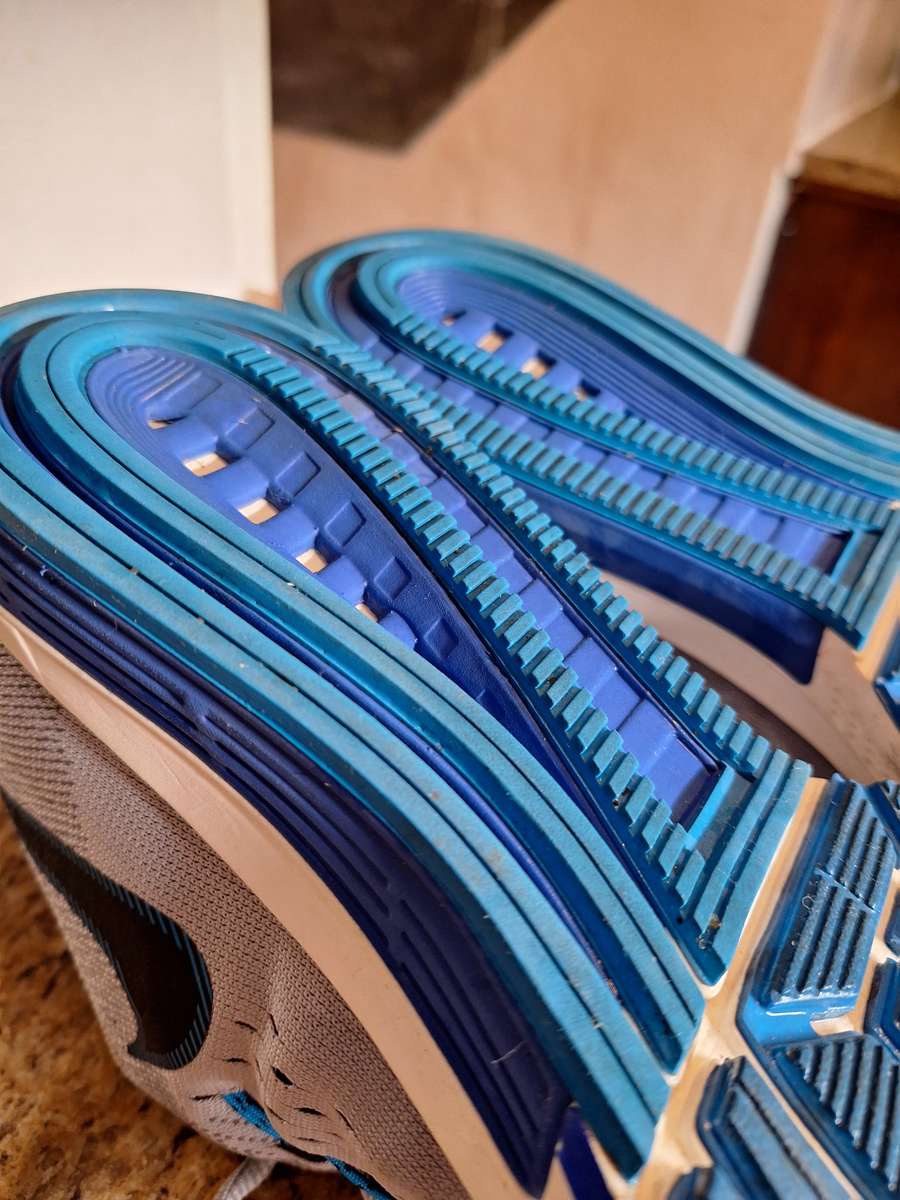 Nike Air Zoom Vomero 10 running shoes - UK9/US10