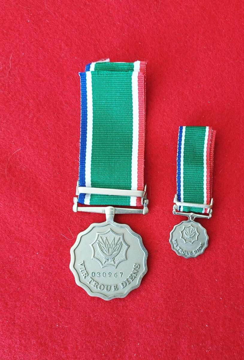 SANDF - GENERAL SERVICE MEDAL GSM - 20 YEAR - FULL SIZE & MINIATURE