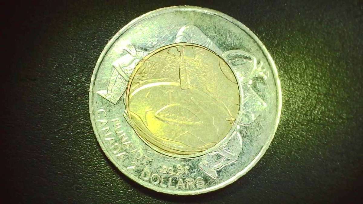 1999 Canadian 2 Dollar Coin - Great Condition - 0076
