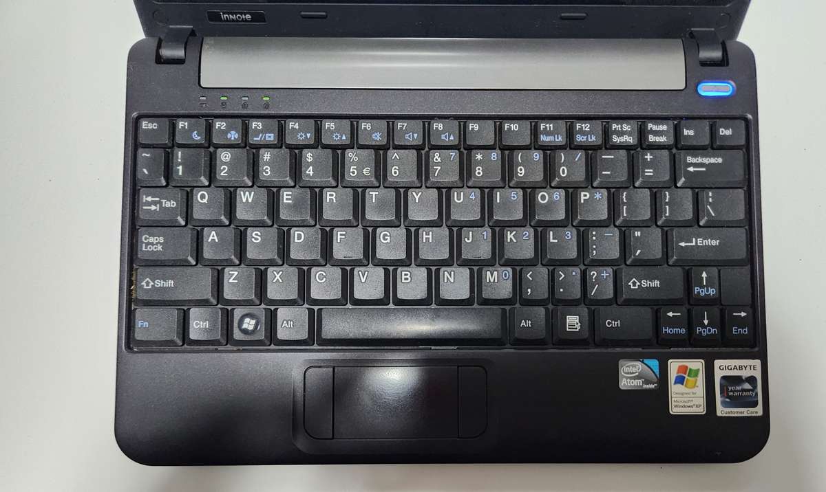 GIGABYTE NETBOOK - Model Q1088 up for Grabs - ****** R30 SHIPPING *****