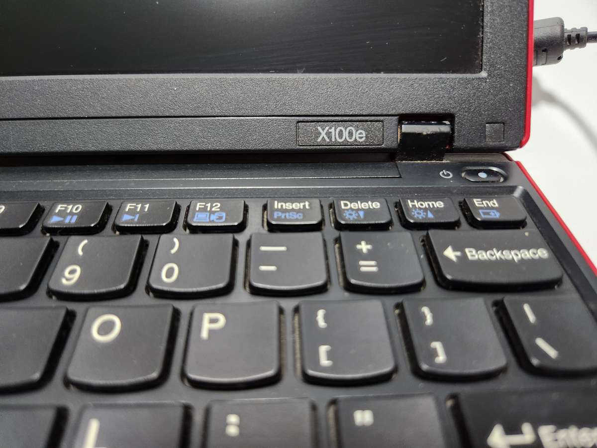 LENOVO X100E LAPTOP up for Grabs - ****** R30 SHIPPING *****