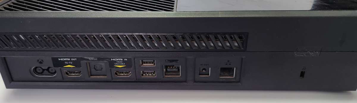 XBOX ONE CONSOLE + 1 CONTROLLER  - MODEL 1540  up for Grabs - ****** R30 SHIPPING *****