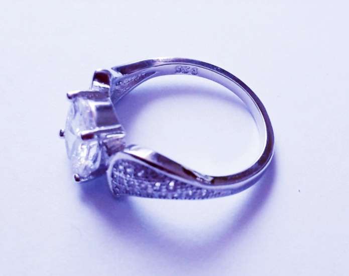 925 Sterling Silver Filled 2.5 Ct. Oval Cut Cr. Diamond Ring | Marked 925