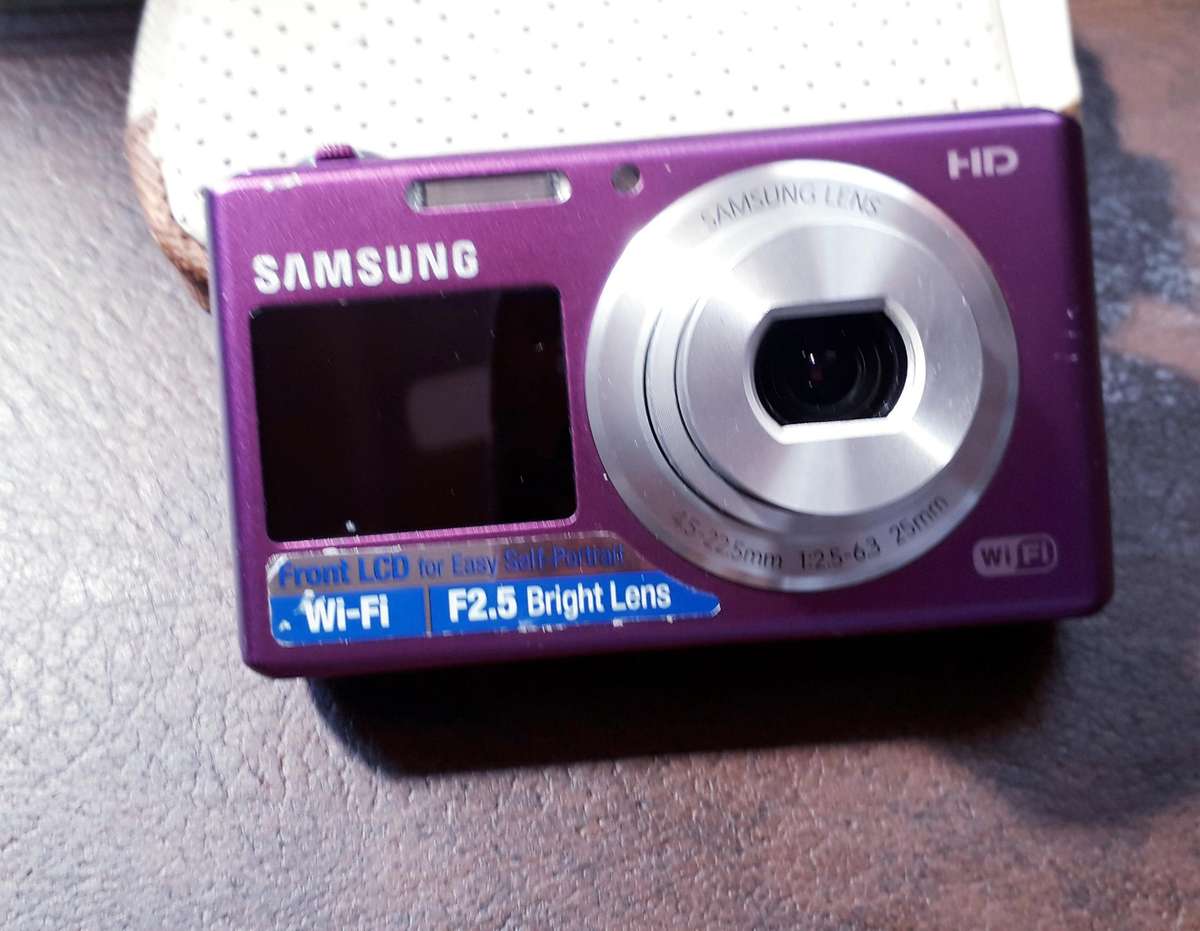 Samsung Digital Camera DV150F with Protective Case | Secondhand