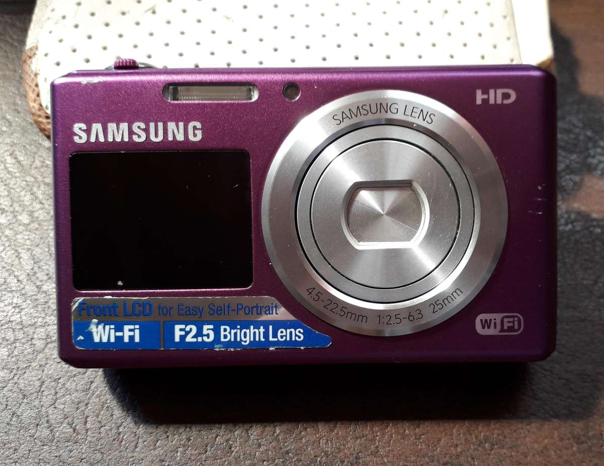 Samsung Digital Camera DV150F with Protective Case | Secondhand