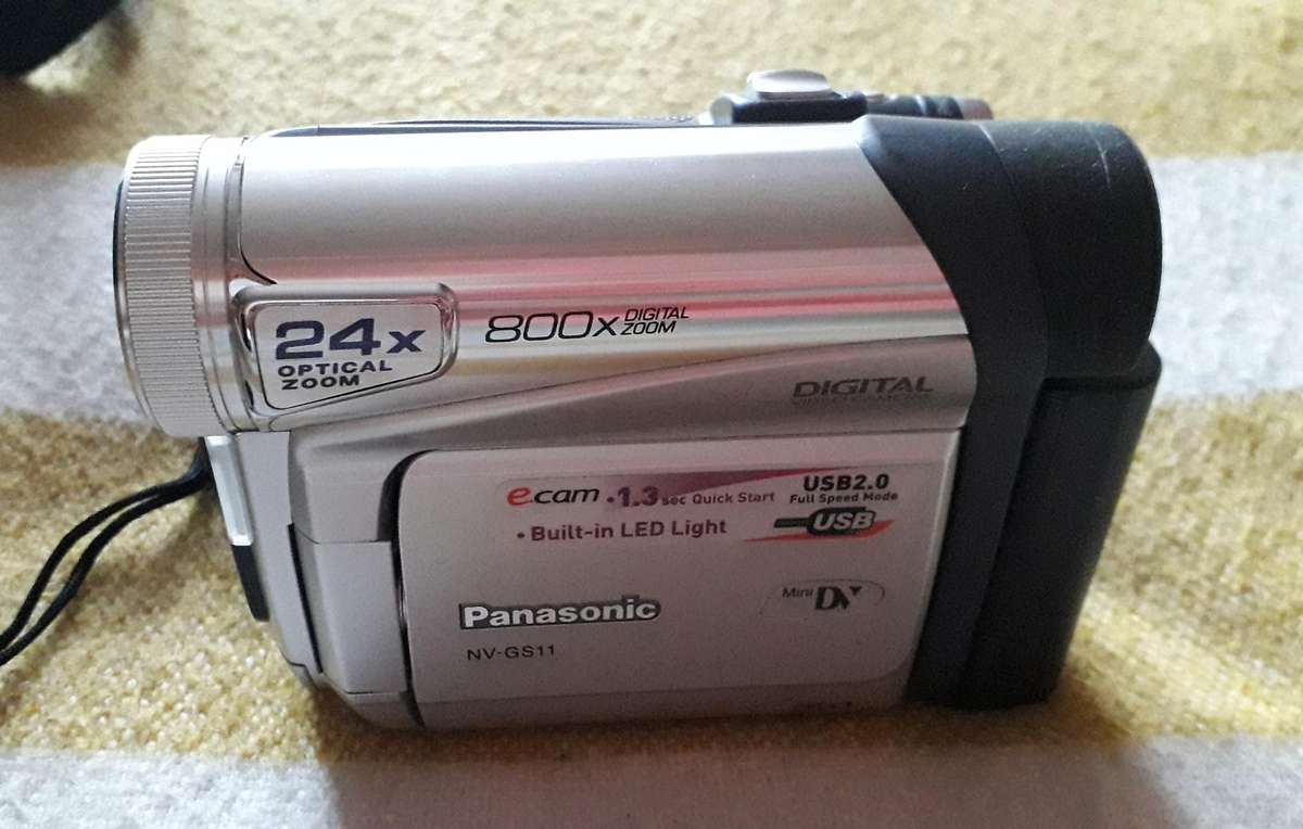 Panasonic Digital Video Camera Camcorder NV-GS11 with Carry Case
