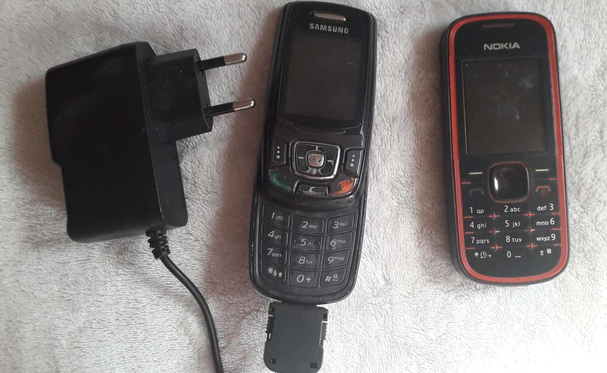 Vintage Samsung and Nokia Cellphones | Secondhand For Collectors or Spares or Repairs