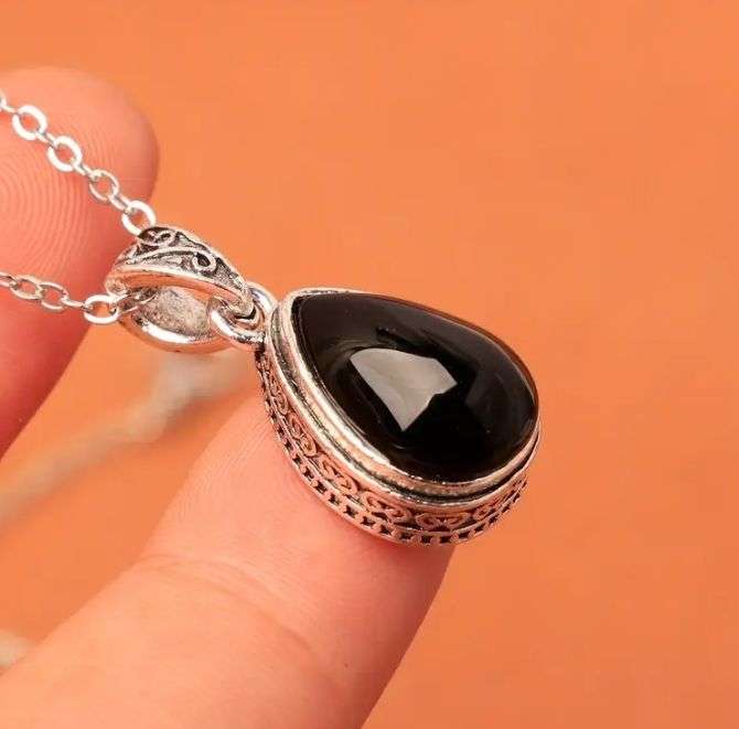 Black Stone Teardrop Pendant Necklace