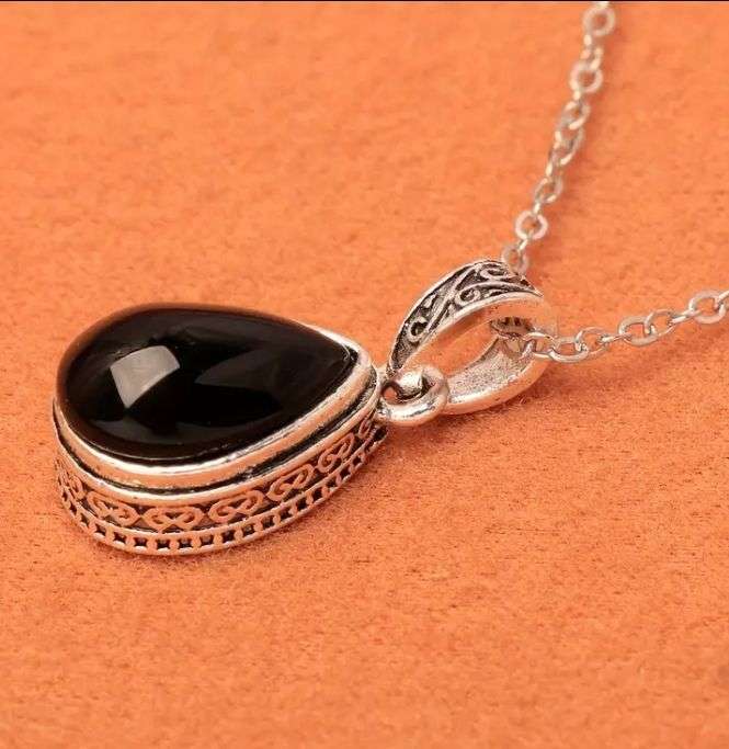 Black Stone Teardrop Pendant Necklace