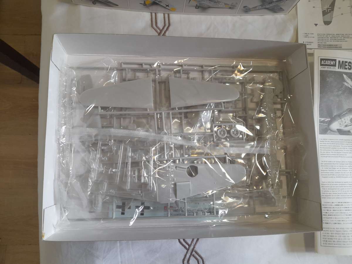 ACADEMY 1/48 MESSERSCHMITT BF-109 G6 2146 PLASTIC MODEL AIRCRAFT KIT