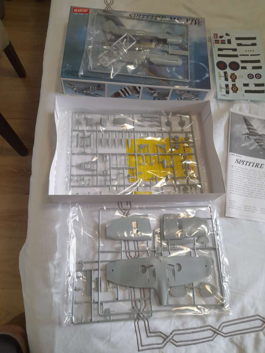 ACADEMY 1/48 SPITFIRE MK XIVC 2157 PLASTIC MODEL AIRCRAFT KIT