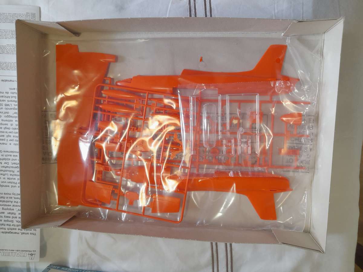 ITALERI 1/48 AERMACCHI MB-326 A 2626 SAAF DECALS PLASTIC MODEL AIRCRAFT KIT - COLLECTOR'S ITEM