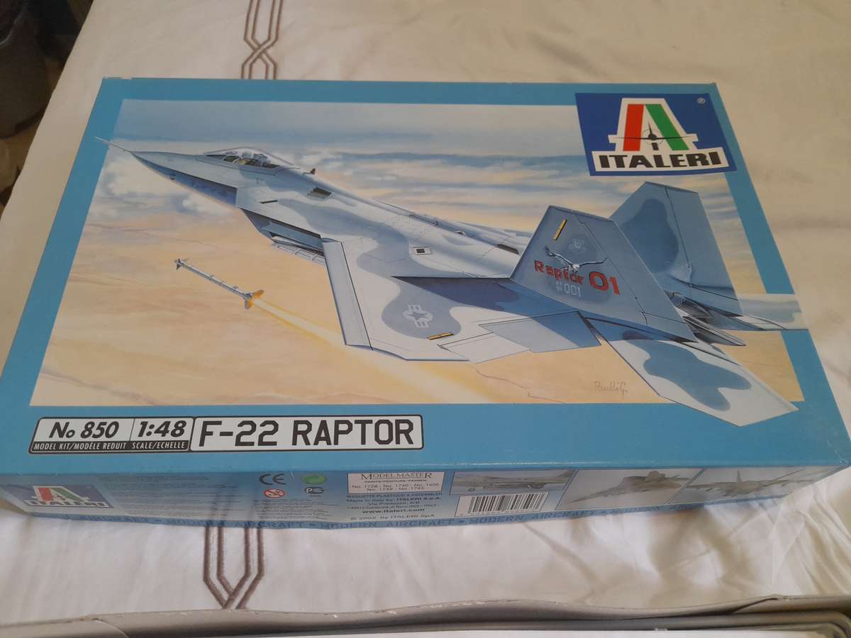 ITALERI 1/48 F-22 RAPTOR 850 PLASTIC MODEL AIRCRAFT KIT
