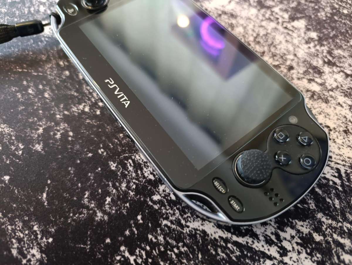 PlayStation Vita (PSVita) PCH-1104 3G/Wi-Fi + Enso CFW + 256GB Storage