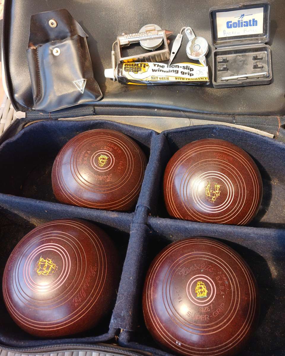 Size 7 Super Grip Carpet Ball with Accessories and kitbag