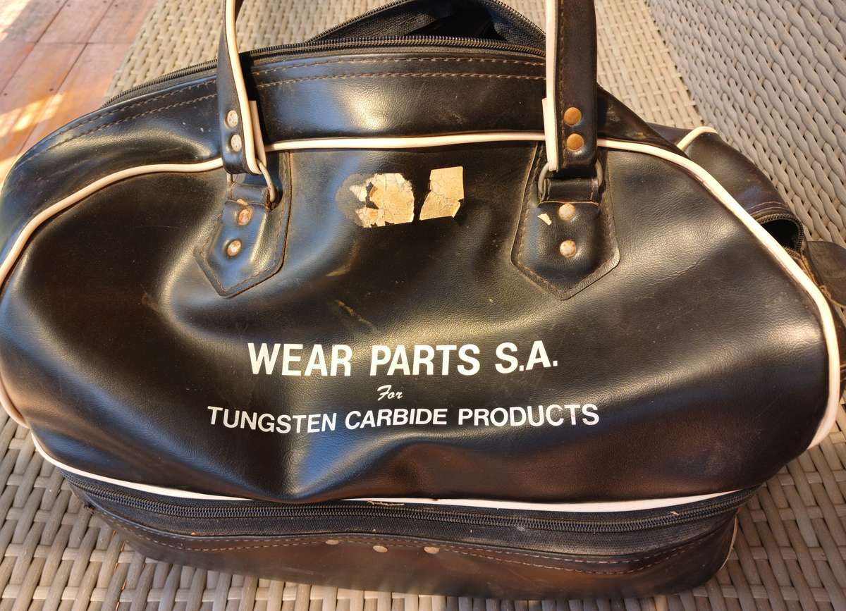 Size 7 Super Grip Carpet Ball with Accessories and kitbag