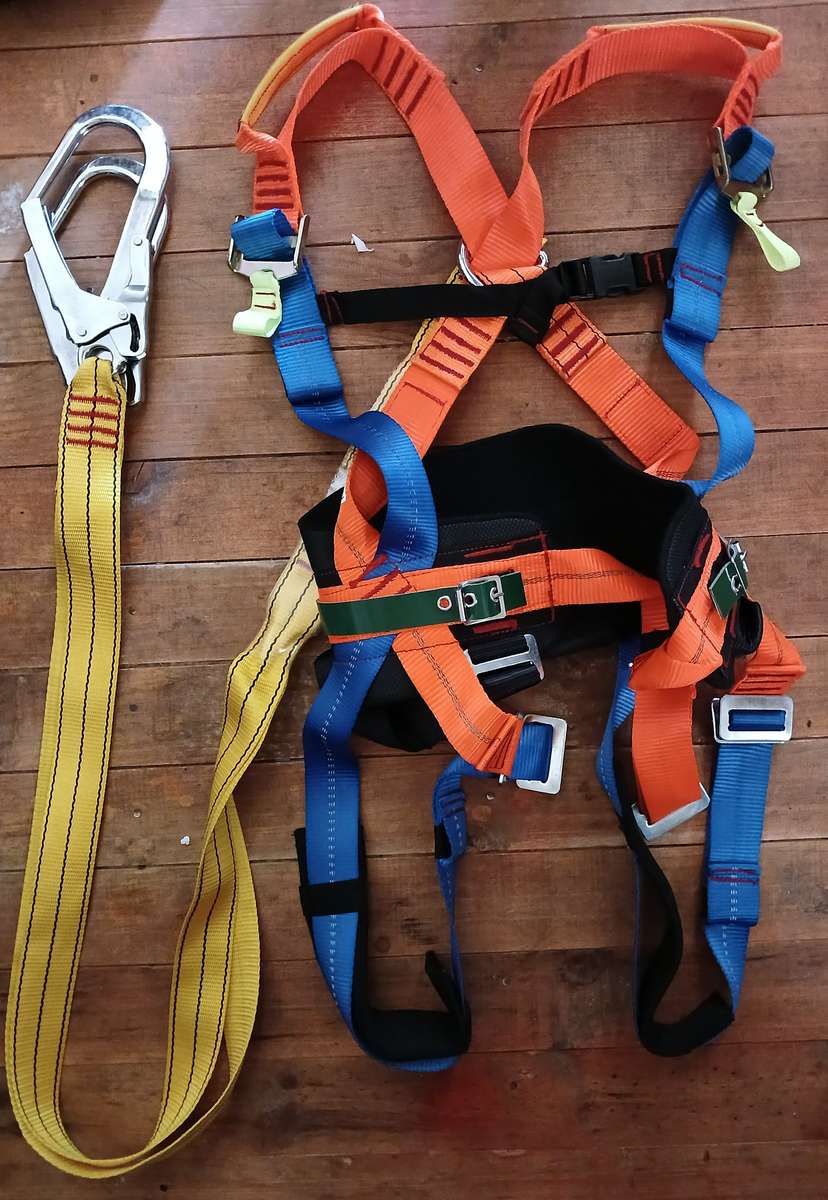 Full Body Safety Harnesses with Double Energy Absorbing Fall Arrest Lanyard and Belt) S/M/L