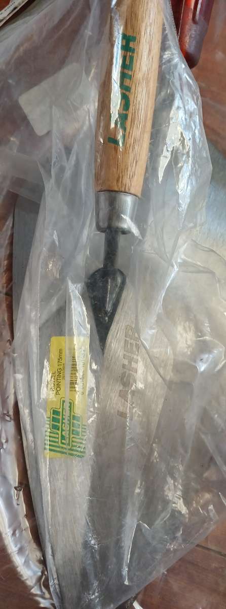 150mm, 175mm and 2 x 300mm Builders Trowel (1 bid for all)