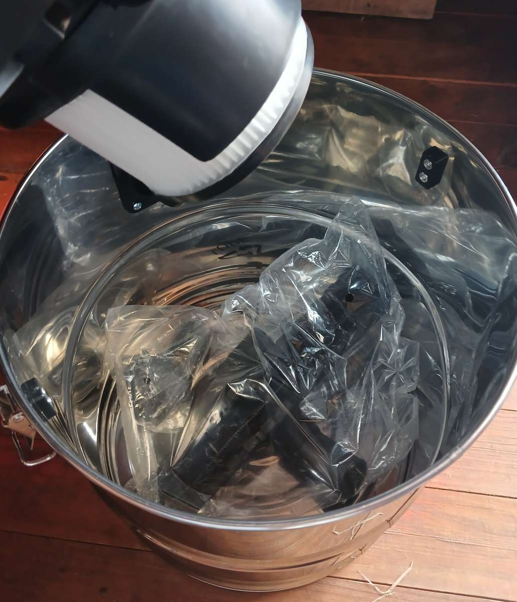 Conti Wet and Dry Vacuum Cleaner - CWDS 2012 (Please Read - Display Unit) HEPA Filtration