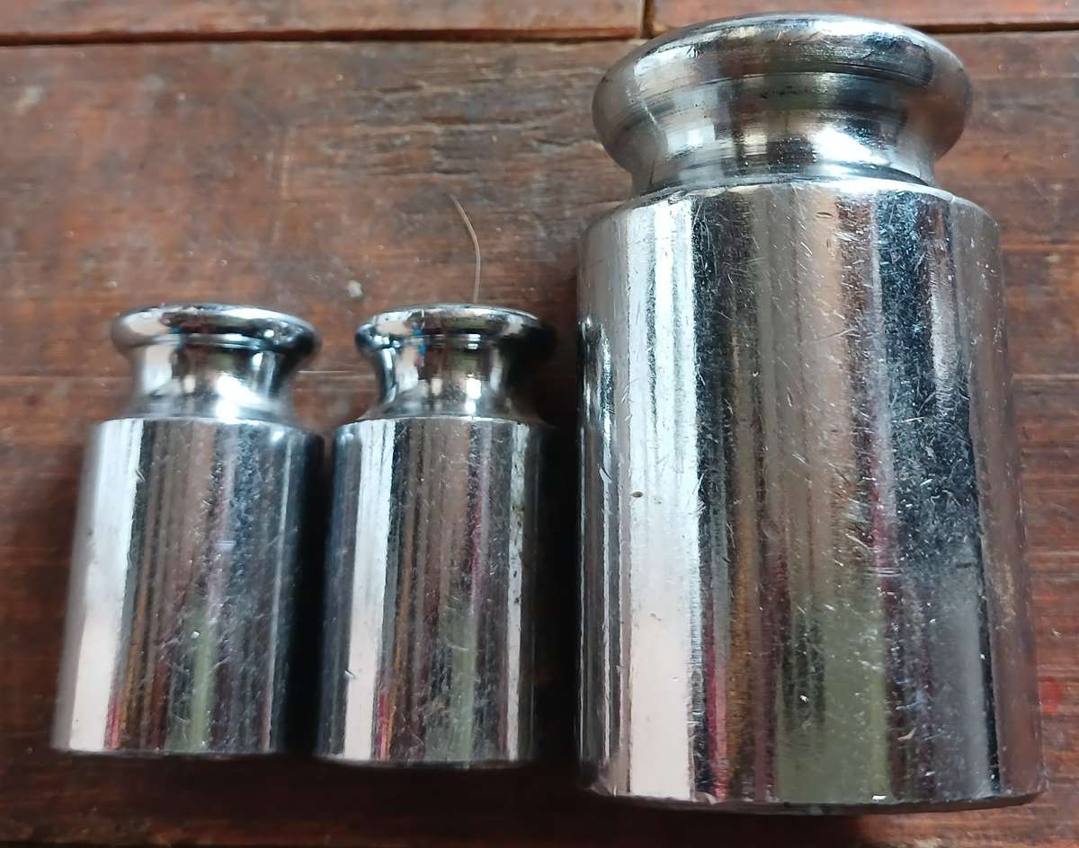 1 x 500g and 2 x 100g Calibration weights