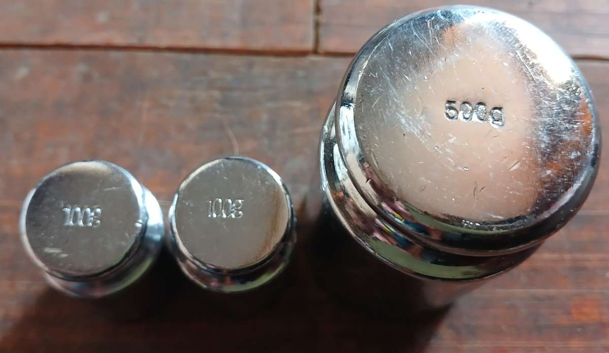 1 x 500g and 2 x 100g Calibration weights