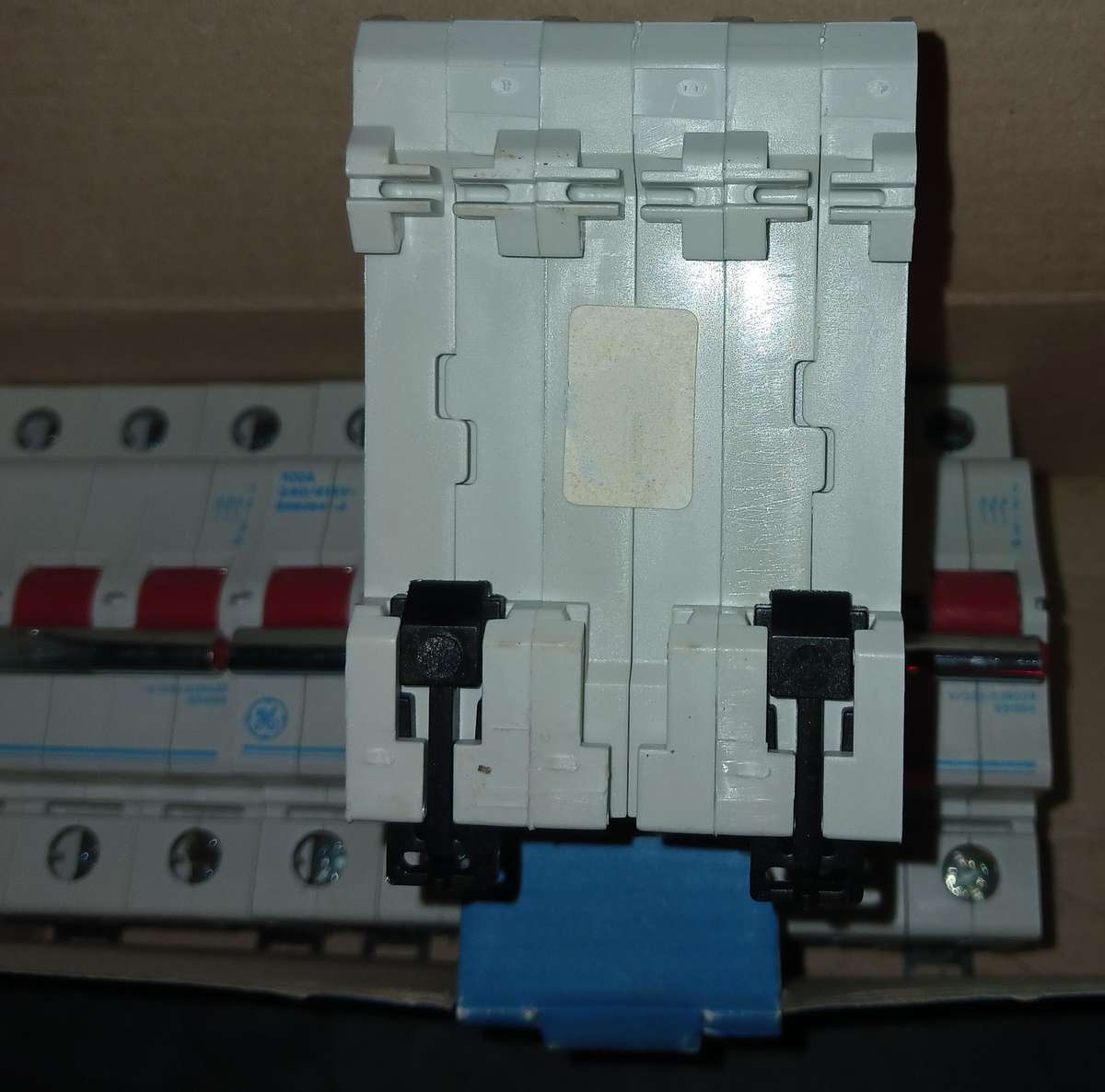 General Electric 100a 220-415V 3 Pole Isolator/Breaker (4 Pieces)