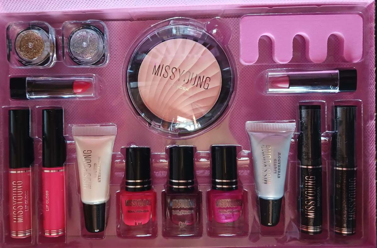 42 Piece Deluxe Make-up Art Set