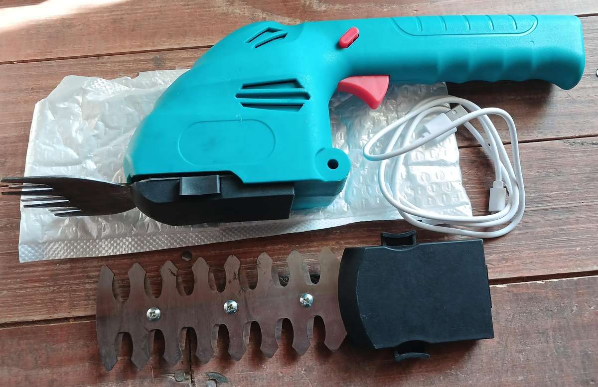 7.4V Lithium USB C-Type Rechargeable 2-in-1 Handheld Hedge Trimmer and Shear