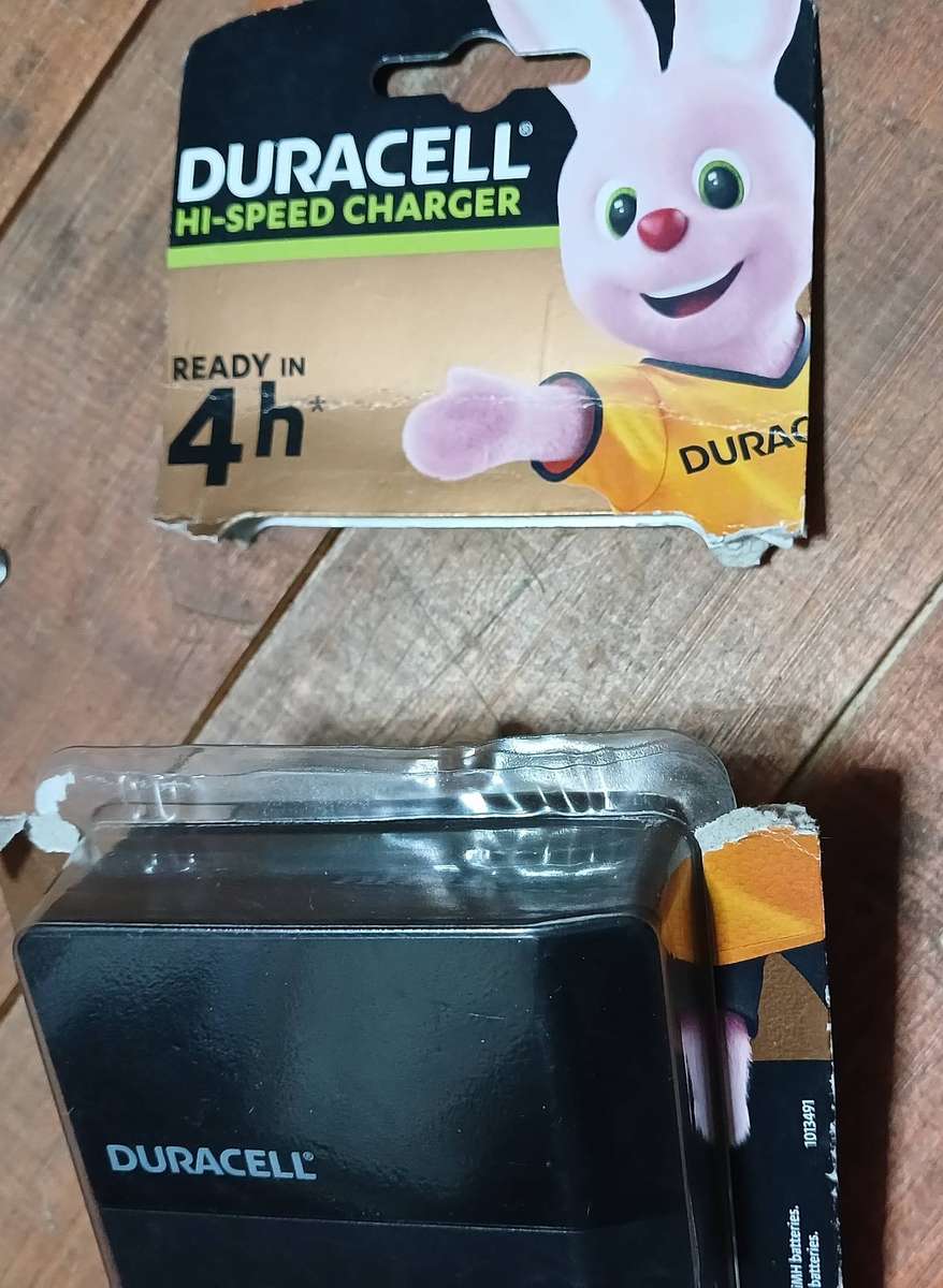 Duracell Quick Charger - Worn Package