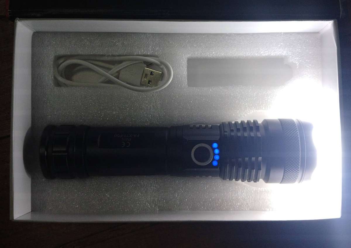 Usb C-Type Rechargeable 300m Night range Flashlight