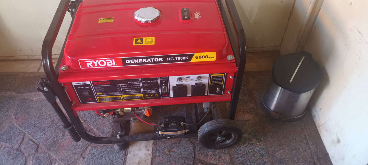 Ryobi 7900-6800 Watt, 25 Litre Petrol Generator with push start, onder waarborg tot einde-Feb'26