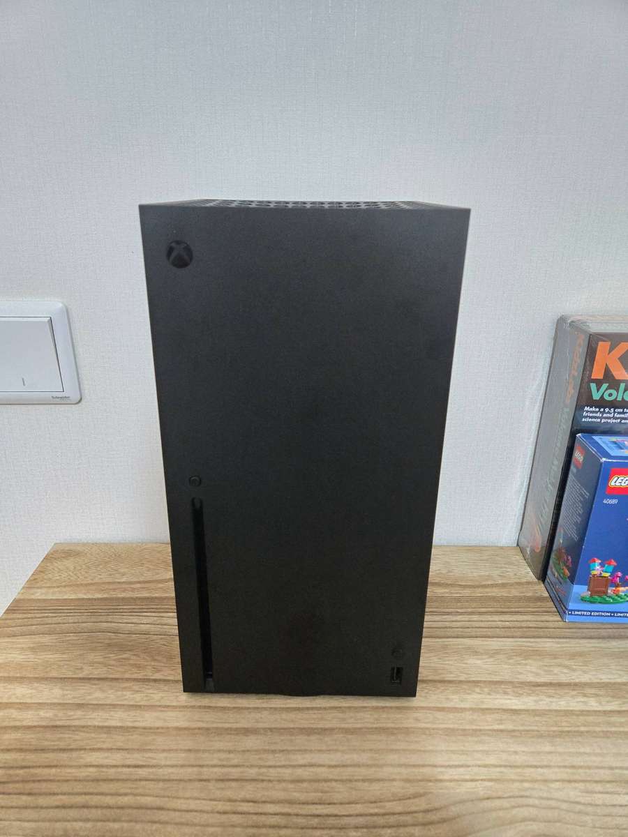 Xbox Series X 1TB Disc Version + Controller