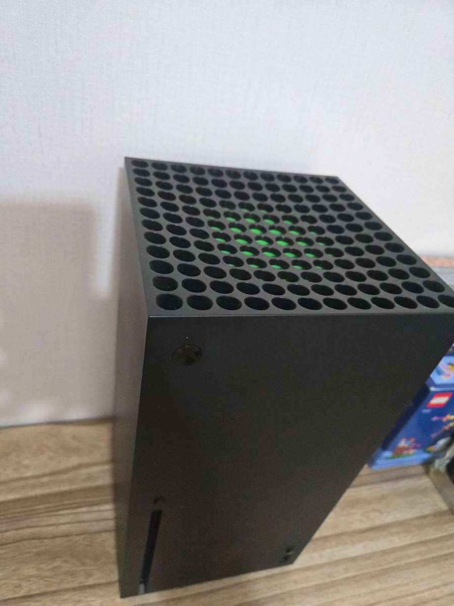 Xbox Series X 1TB Disc Version + Controller