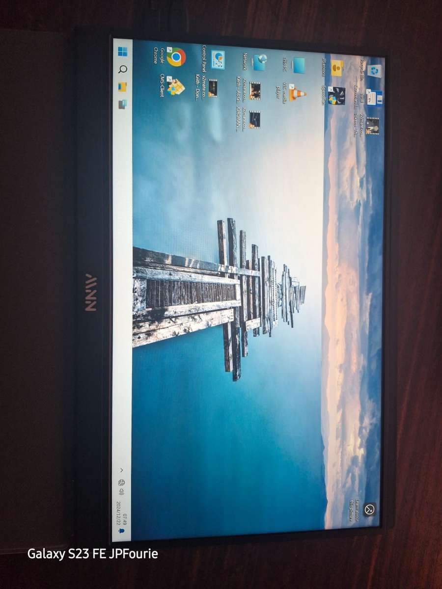 Portable Monitor 15.6inch FHD 1080P USB C HDMI Gaming Ultra-Slim IPS Display w/Smart Cover & Speaker