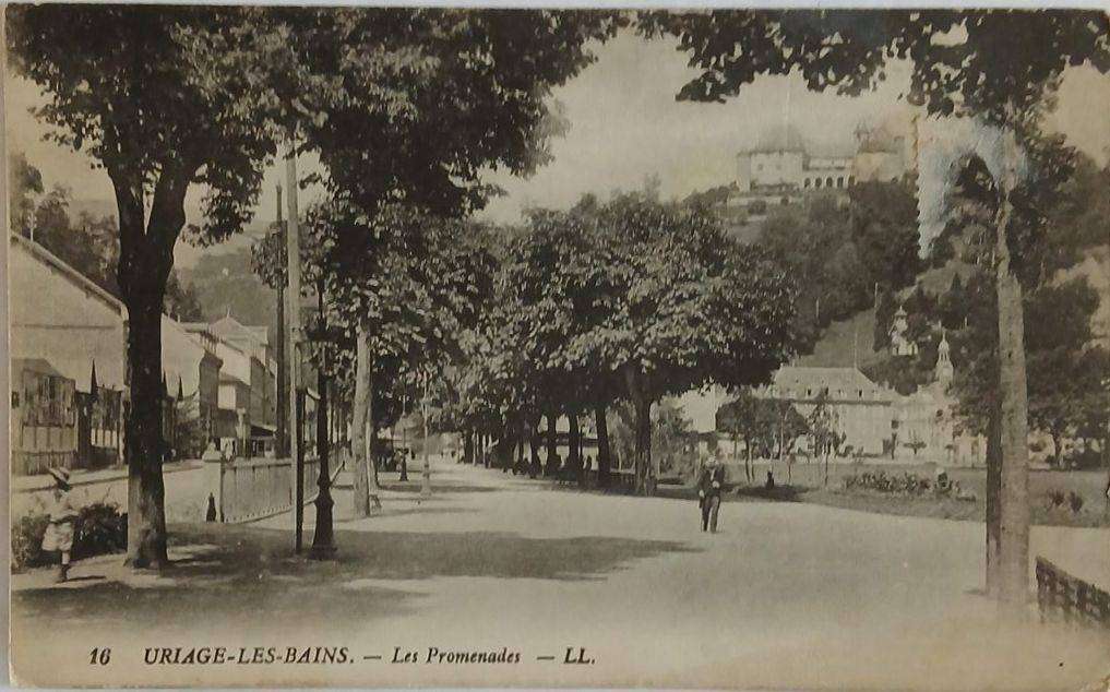 Vintage postcard of Uriage Les Bains (town scene)