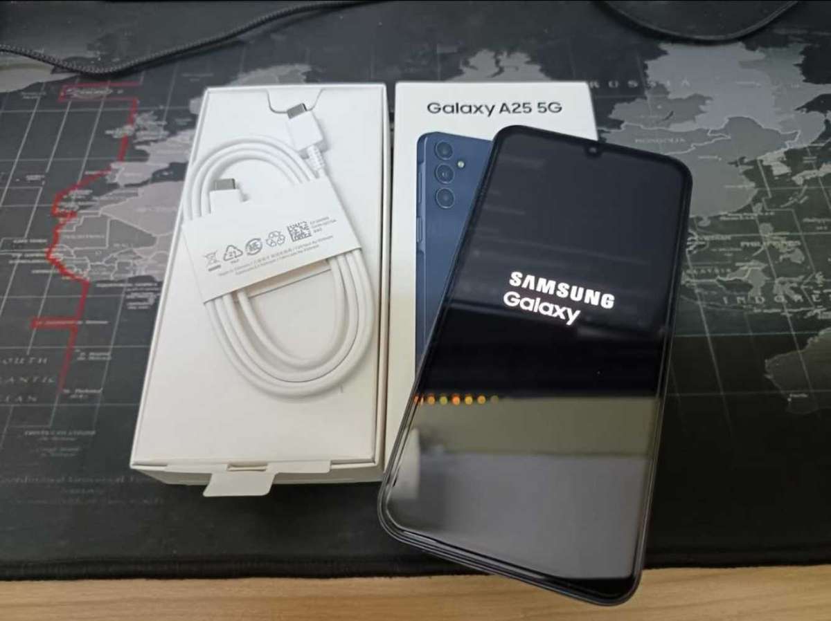 Samsung A25 (like new)