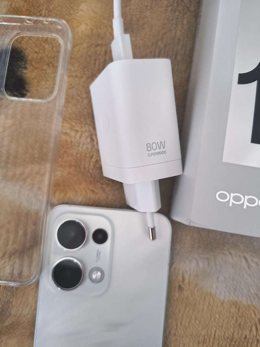 OPPO Reno 13 (24gb Ram 512gb storage)