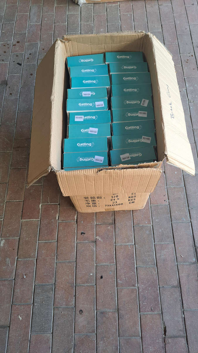 100 electric bubble gun toys