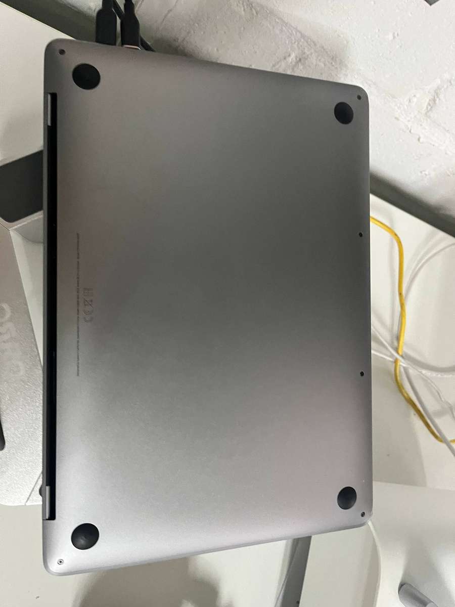 Macbook M1 Pro - 2020 - 8Gb memory - 256GB storage with Fingerpint ID and interactive touch bar